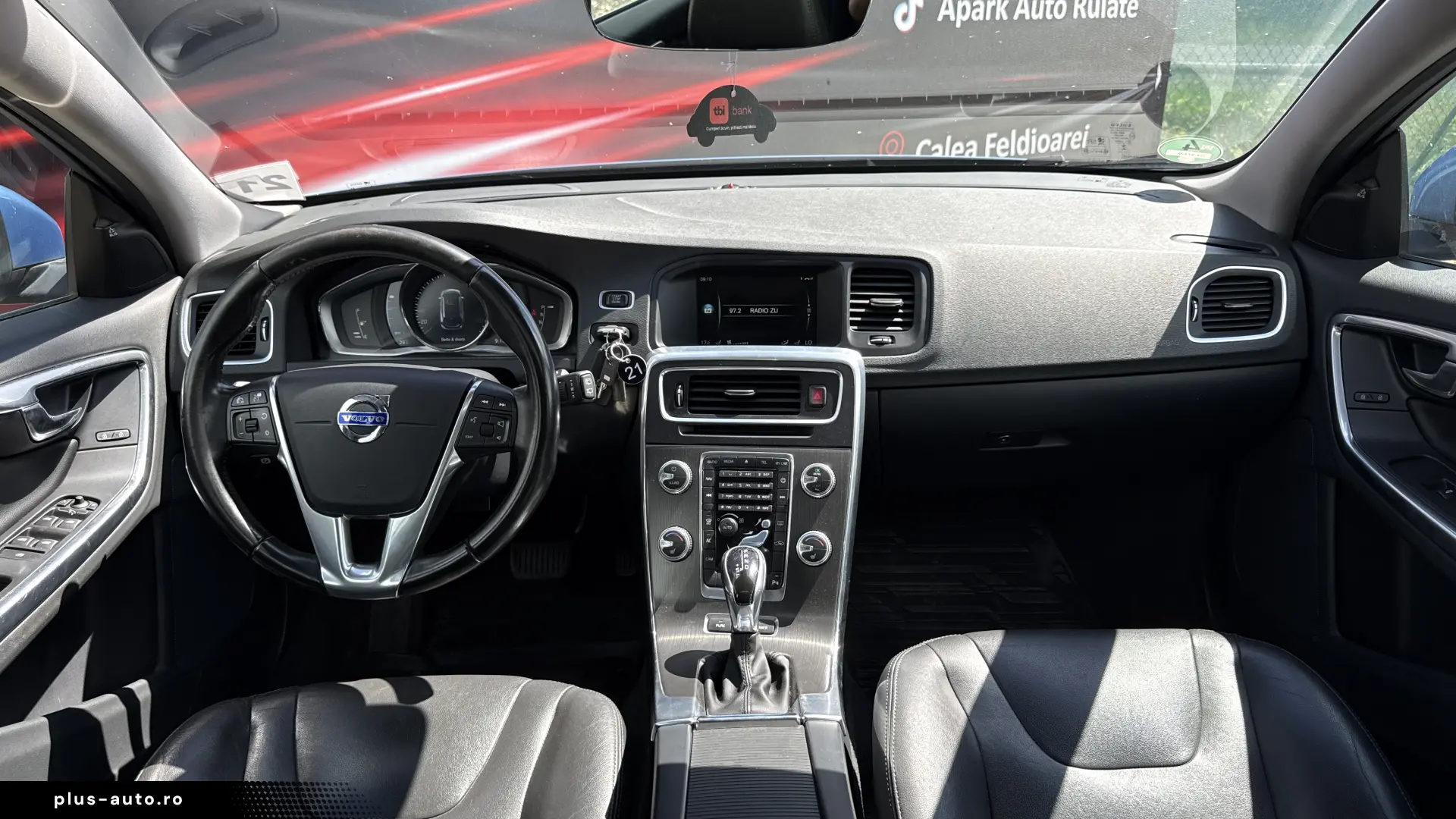 Volvo V60 Plug-in Hybrid 4x4 Full Options