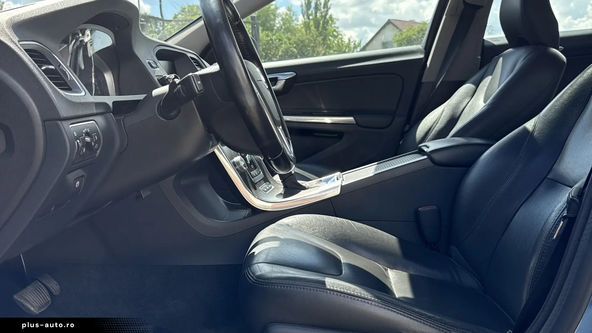 Volvo V60 Plug-in Hybrid 4x4 Full Options