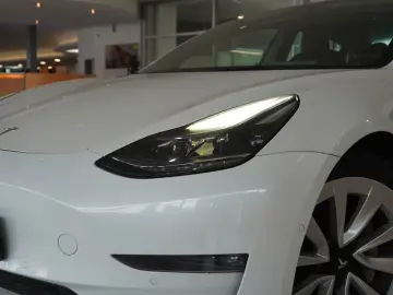 TESLA Model 3 LONGRANGE DUAL-MOTOR NAVI KAMERA DAB AMD