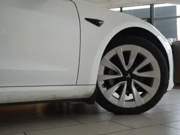 TESLA Model 3 LONGRANGE DUAL-MOTOR NAVI KAMERA DAB AMD