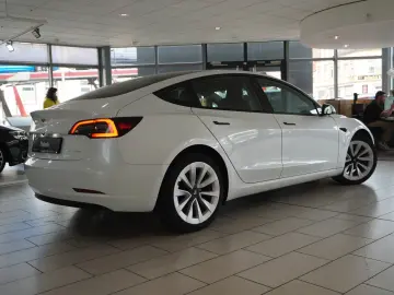TESLA Model 3 LONGRANGE DUAL-MOTOR NAVI KAMERA DAB AMD