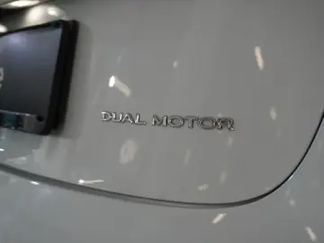 TESLA Model 3 LONGRANGE DUAL-MOTOR NAVI KAMERA DAB AMD