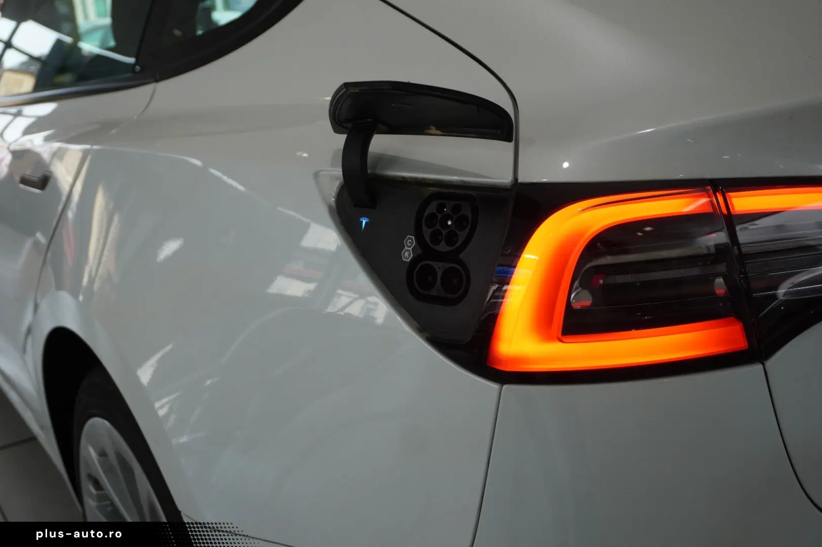 TESLA Model 3 LONGRANGE DUAL-MOTOR NAVI KAMERA DAB AMD
