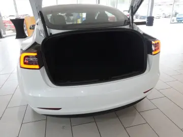 TESLA Model 3 LONGRANGE DUAL-MOTOR NAVI KAMERA DAB AMD