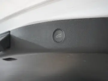 TESLA Model 3 LONGRANGE DUAL-MOTOR NAVI KAMERA DAB AMD