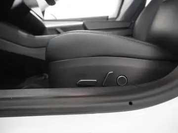 TESLA Model 3 LONGRANGE DUAL-MOTOR NAVI KAMERA DAB AMD