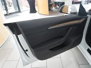 TESLA Model 3 LONGRANGE DUAL-MOTOR NAVI KAMERA DAB AMD
