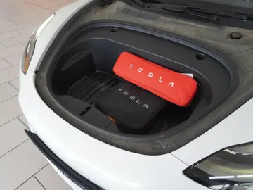 TESLA Model 3 LONGRANGE DUAL-MOTOR NAVI KAMERA DAB AMD