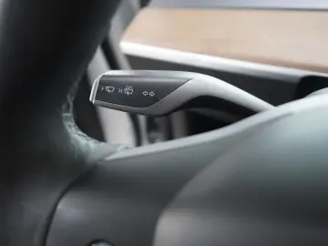 TESLA Model 3 LONGRANGE DUAL-MOTOR NAVI KAMERA DAB AMD
