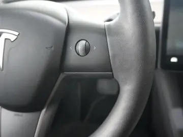 TESLA Model 3 LONGRANGE DUAL-MOTOR NAVI KAMERA DAB AMD