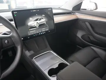 TESLA Model 3 LONGRANGE DUAL-MOTOR NAVI KAMERA DAB AMD
