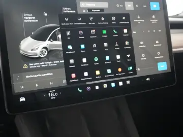 TESLA Model 3 LONGRANGE DUAL-MOTOR NAVI KAMERA DAB AMD