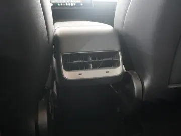 TESLA Model 3 LONGRANGE DUAL-MOTOR NAVI KAMERA DAB AMD