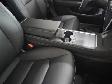 TESLA Model 3 LONGRANGE DUAL-MOTOR NAVI KAMERA DAB AMD