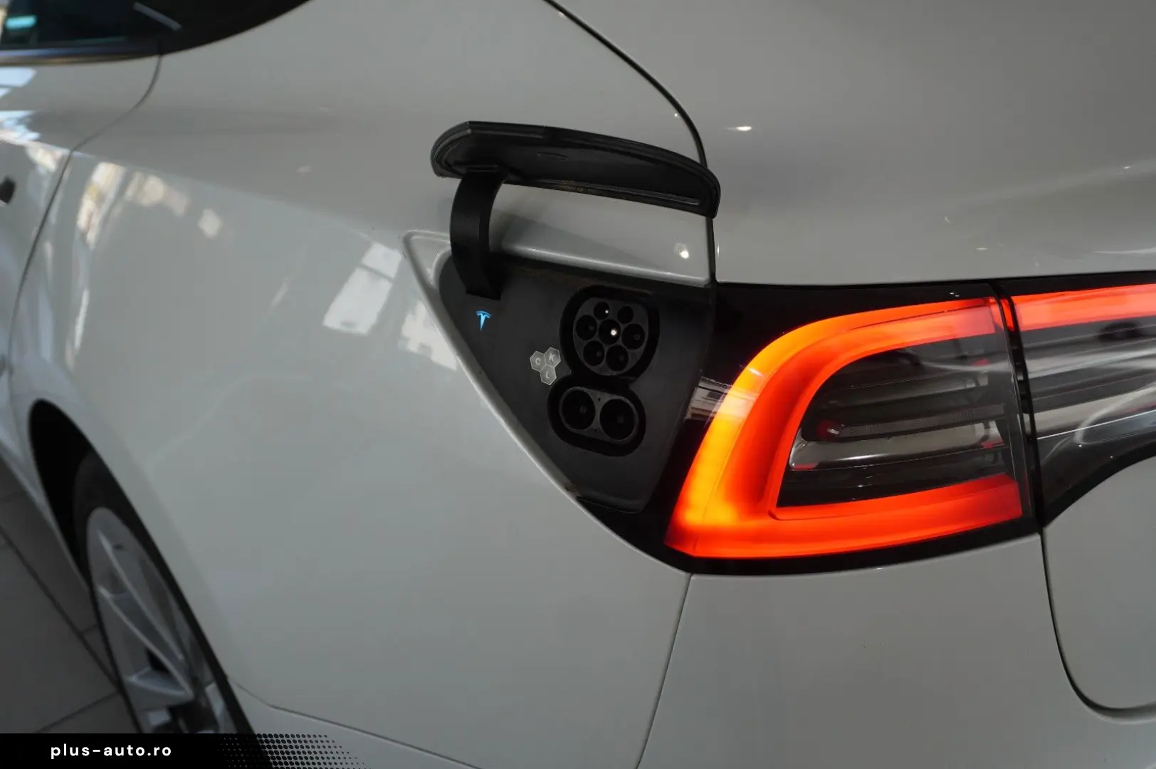 TESLA Model 3 LONGRANGE DUAL-MOTOR NAVI KAMERA DAB AMD
