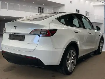 TESLA Model Y Long Range 351pk AWD 92.8% SoH AMD RYZEN