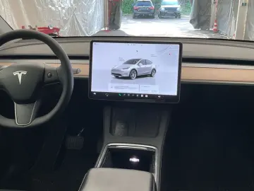 TESLA Model Y Long Range 351pk AWD 92.8% SoH AMD RYZEN
