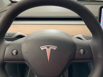 TESLA Model Y Long Range 351pk AWD 92.8% SoH AMD RYZEN