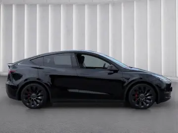 TESLA Model Y Performance Dual-AWD 534PS AHK Panodach