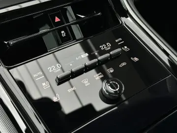 PORSCHE Panamera 4S E-Hybrid PANO BOSE Beifahrerdisplay