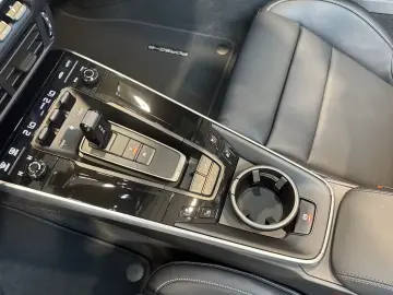Porsche 992 911 Carrera Cabriolet Sportabgas