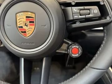 Porsche 992 911 Carrera Cabriolet Sportabgas