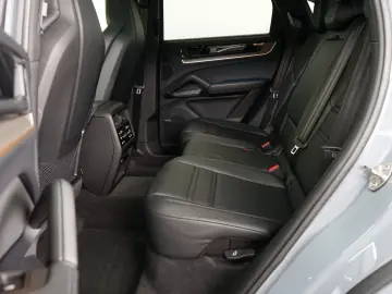 PORSCHE Cayenne Coupe S E-Hybrid SportDesign P-Display