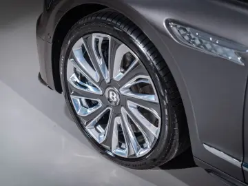 BENTLEY Flying Spur Mulliner Hybrid