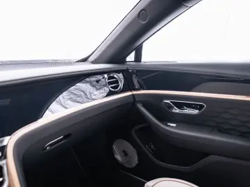 BENTLEY Flying Spur Mulliner Hybrid
