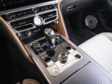 BENTLEY Flying Spur Mulliner Hybrid
