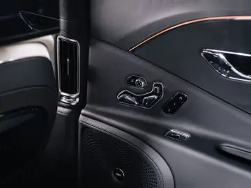 BENTLEY Flying Spur Mulliner Hybrid