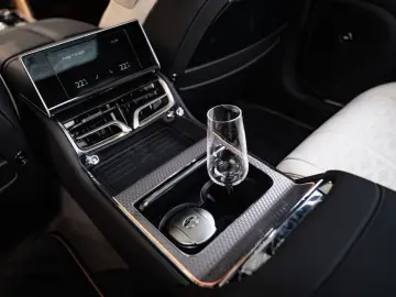 BENTLEY Flying Spur Mulliner Hybrid