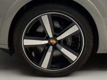 Porsche Cayenne Coupe e-hybrid