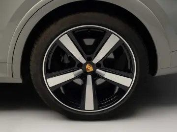 Porsche Cayenne Coupe e-hybrid