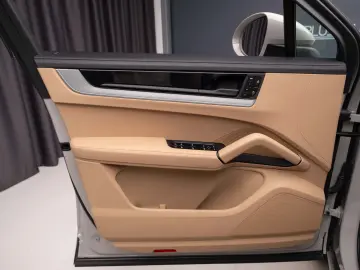 Porsche Cayenne Coupe e-hybrid