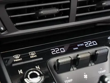 Porsche 992 911 Carrera GTS Cabriolet Liftsystem