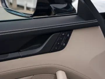 Porsche 992 911 Carrera GTS Cabriolet Liftsystem