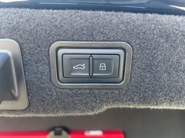 AUDI A8 L 60 TFSIe quattro HUD PANO B&O PDC SHZ