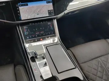 AUDI A8 Lang 60 TFSIe qu. S line Ruhes TVFond Allradl