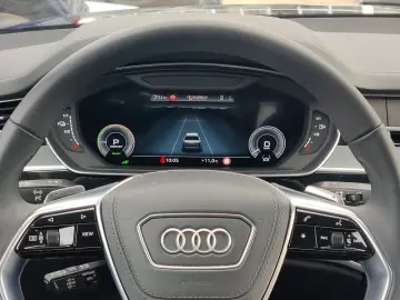 AUDI A8 Lang 60 TFSIe qu. S line Ruhes TVFond Allradl