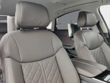 AUDI A8 Lang 60 TFSIe qu. S line Ruhes TVFond Allradl