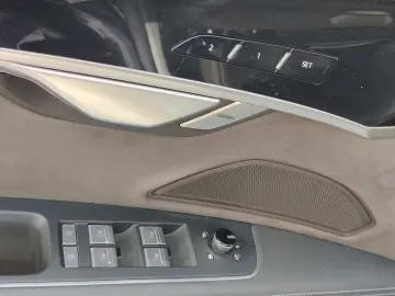 AUDI A8 Lang 60 TFSIe qu. S line Ruhes TVFond Allradl