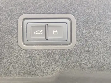 AUDI A8 Lang 60 TFSIe qu. S line Ruhes TVFond Allradl