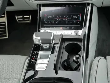 AUDI A8 Lang 60 TFSIe qu.S Line 55km WLTP Massage 4S