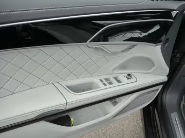 AUDI A8 Lang 60 TFSIe qu.S Line 55km WLTP Massage 4S