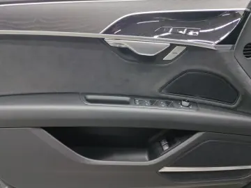 AUDI A8 60 TFSIe LM21 PANO MASSAGE RAUTE TV