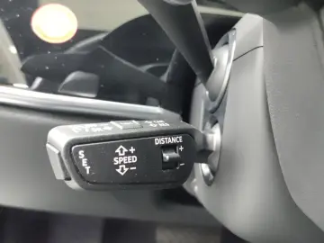 AUDI A8 60 TFSIe LM21 PANO MASSAGE RAUTE TV