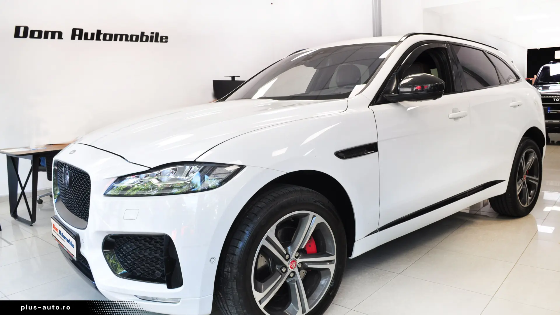 JAGUAR F-PACE 3.0i 380CP Piele Perforata Tabac Alcantara