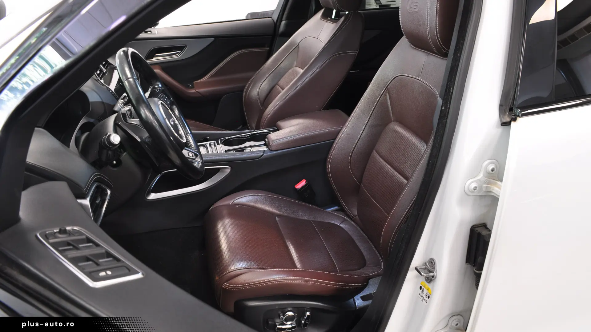 JAGUAR F-PACE 3.0i 380CP Piele Perforata Tabac Alcantara