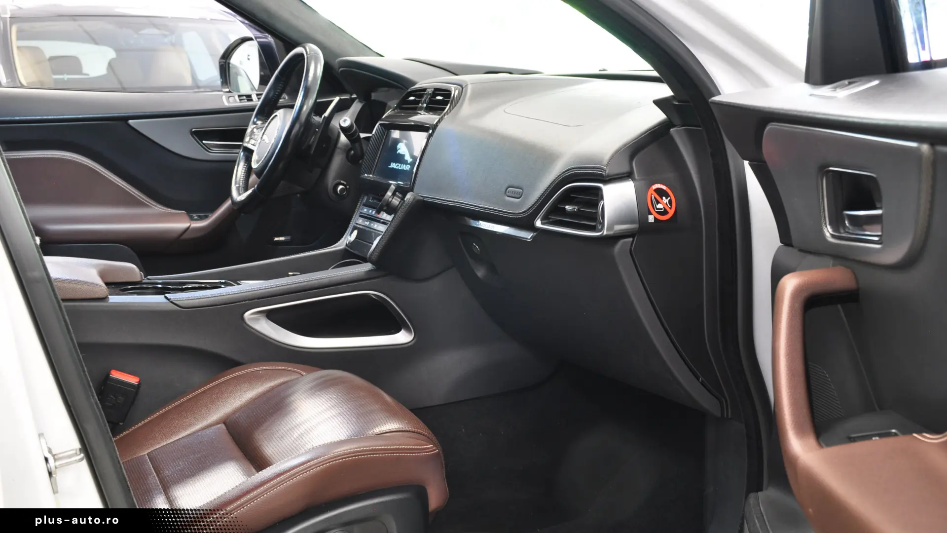 JAGUAR F-PACE 3.0i 380CP Piele Perforata Tabac Alcantara